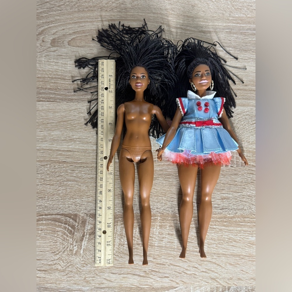 Lot of Two Barbie Dolls - Picture 9 of 10